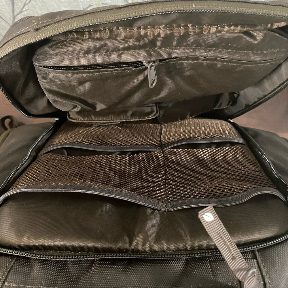 Used Incase ICON Slim Pack - Picture 7 of 11